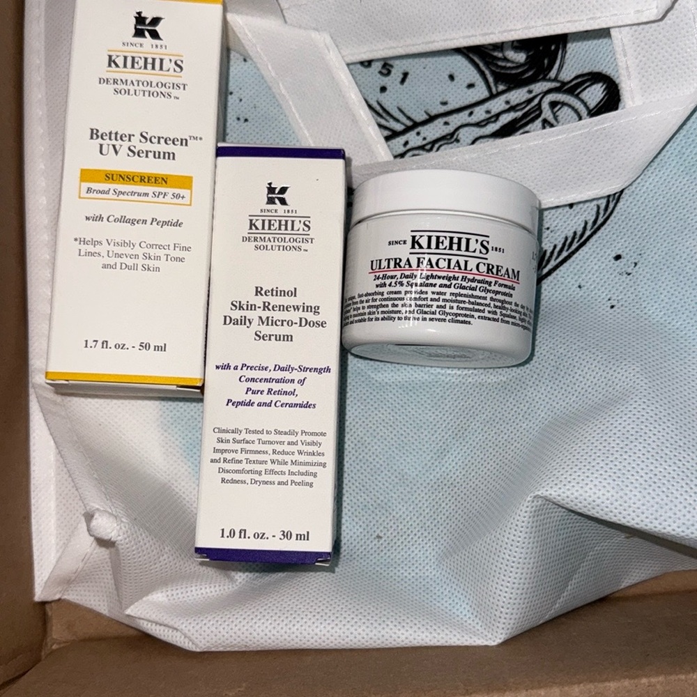 Kiehl's Suncare and Skincare Bundle - White and Blue
